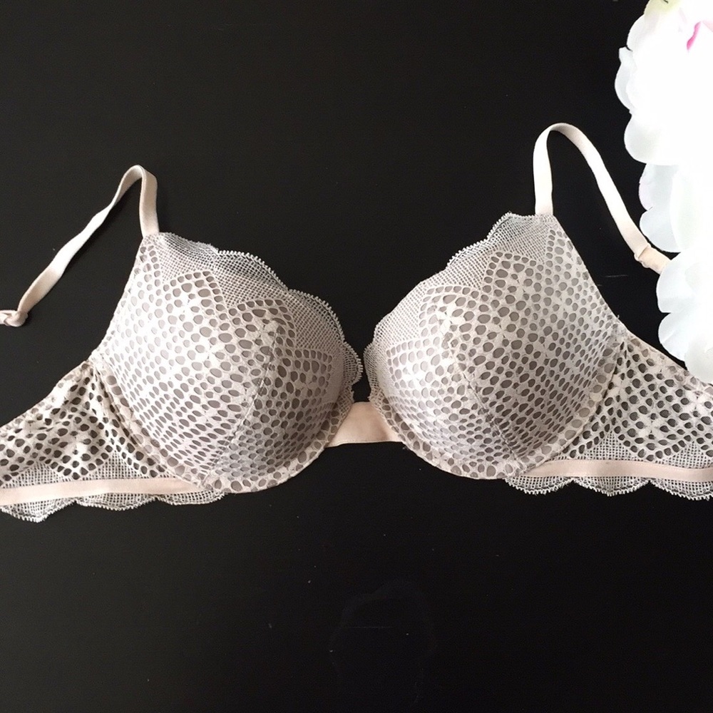 NWOT VS Push up bra - Picture 2 of 5
